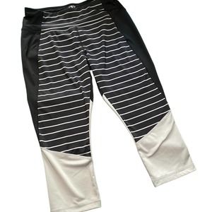 Athletic Works Black Stripped Crop leggings Medium